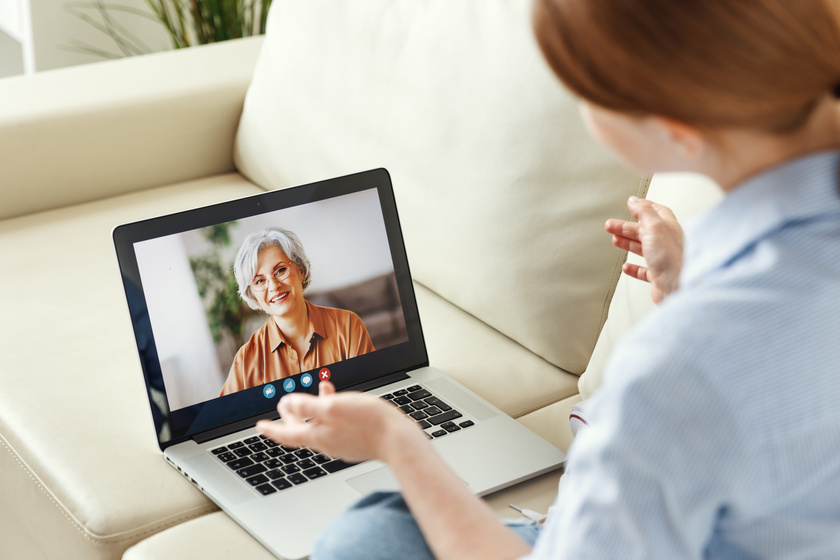 3 Ways To Stay In Touch With Your Aging Parents In A Senior Care Center