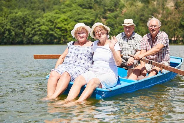 Aktive Senioren Gruppe macht eine Bootstour Aktive Senioren Gruppe macht eine Bootstour