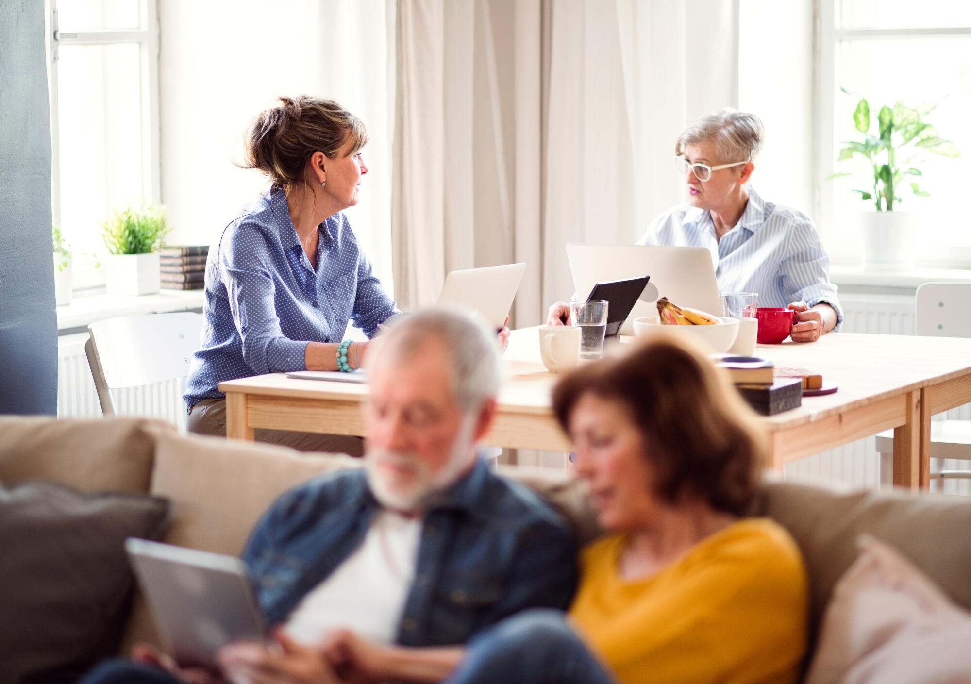 Group,Of,Senior,People,Using,Laptops,And,Tablets,In,Community