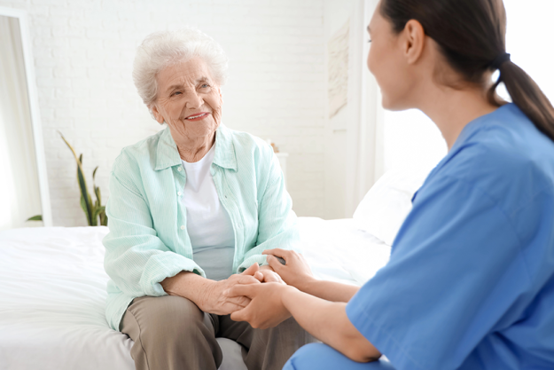 physical-therapist-senior-woman-holding-hands physical-therapist-senior-woman-holding-hands