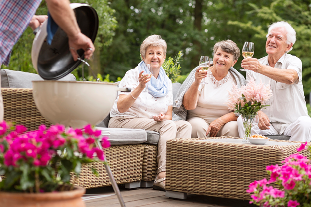 smiling-elderly-people-drinking-wine smiling-elderly-people-drinking-wine