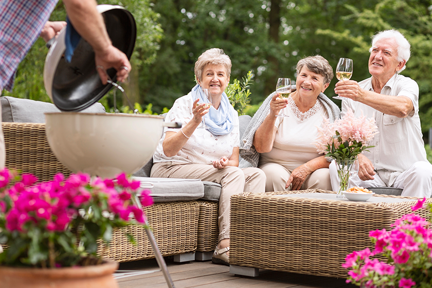 smiling-elderly-people-drinking-wine smiling-elderly-people-drinking-wine