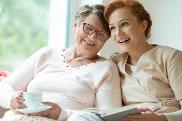 Young,Red,Haired,Nurse,Spending,Time,With,Happy,Elder,Patient