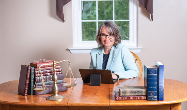 Female-lawyer-wearing-glasses